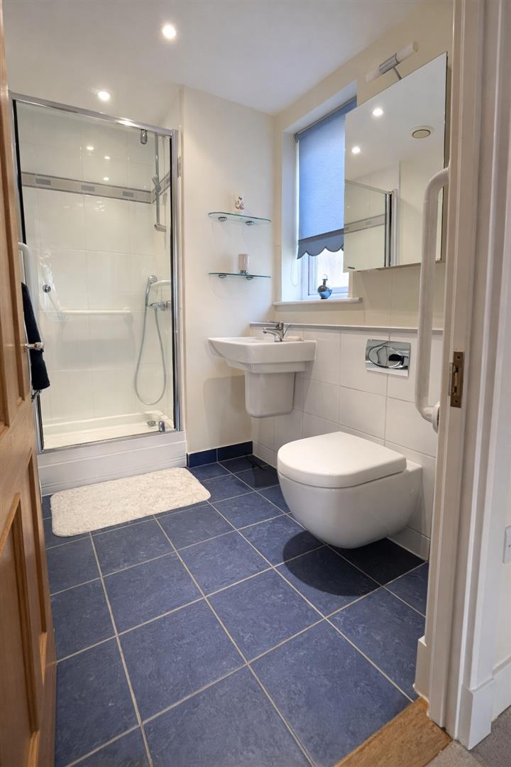 2 Bedroom Apartment. Grand Parade in Eastbourne,  13
